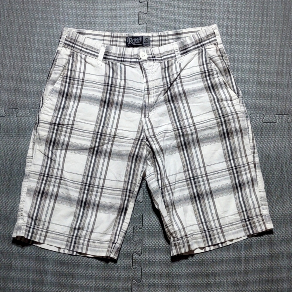 Retrofit Brand MFG. White with Black  plaid pattern 32 Mens